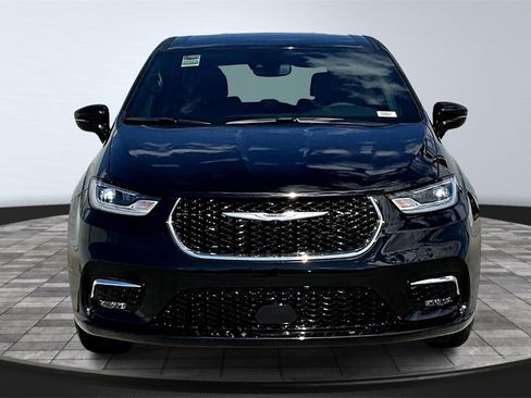 New 2026 Chrysler Pacifica Select image 17