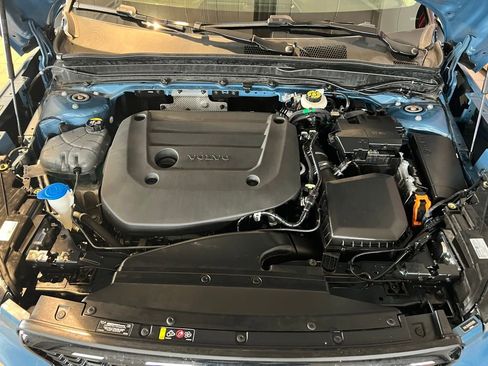Used 2024 Volvo XC40 B5 Core AWD/4WD image 13