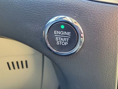 Used 2020 Ford Edge Titanium image 34