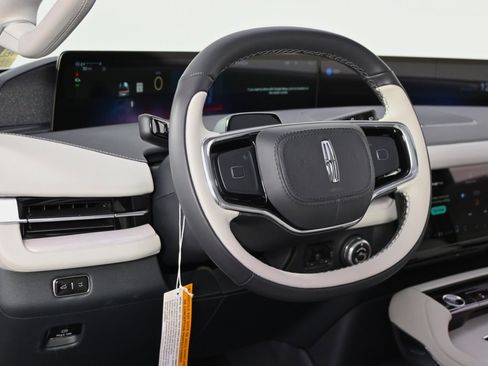 New 2026 Lincoln Navigator Reserve w/ Jet Appearance Package image 11