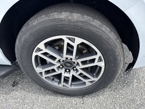 Used 2025 Ford Expedition Active AWD/4WD image 12