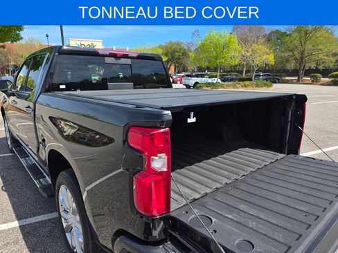 Used 2025 Chevrolet Silverado 1500 High Country w/ Technology Package AWD/4WD image 37