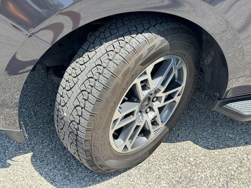 Used 2025 Ford Expedition Active AWD/4WD image 46