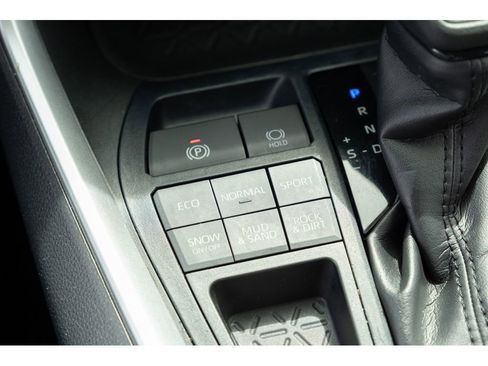 Used 2019 Toyota RAV4 LE AWD/4WD image 25