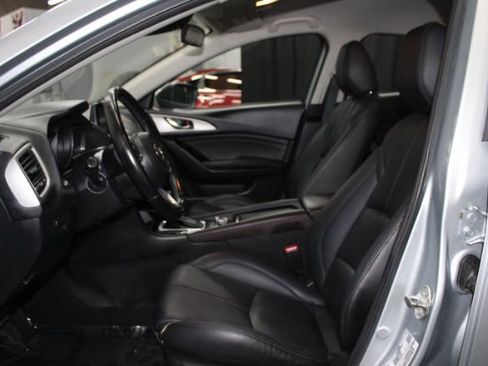 Used 2018 MAZDA MAZDA3 Touring image 10