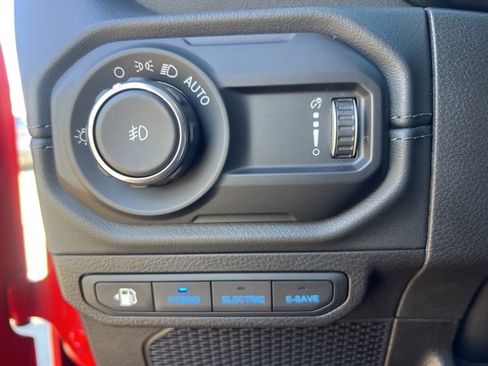 Used 2024 Jeep Wrangler Unlimited Sahara image 19