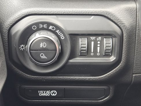 Used 2020 Jeep Gladiator Overland AWD/4WD image 25