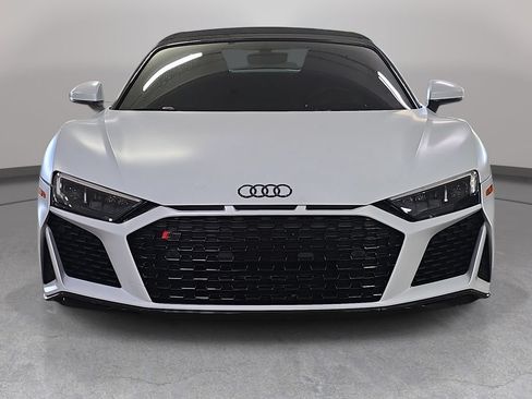 Used 2021 Audi R8 V10 w/ Premium Package RWD image 3