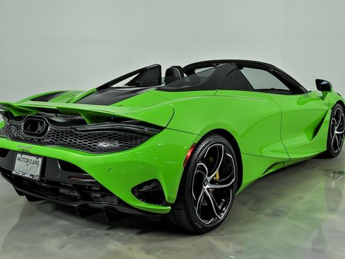 Used 2024 McLaren 750S Spider RWD image 13