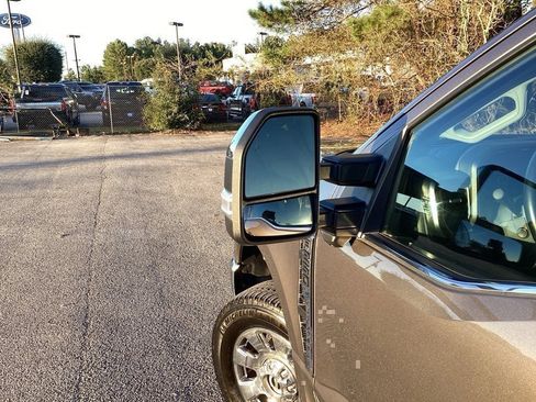 Used 2023 Ford F250 Lariat w/ Chrome Package image 24