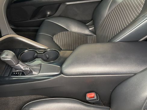 Used 2019 Toyota Camry SE FWD image 25