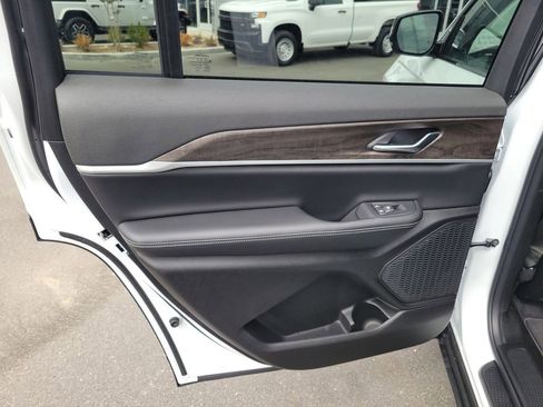 New 2026 Jeep Grand Cherokee L 2WD image 26
