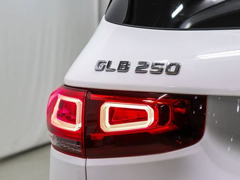 Used 2022 Mercedes-Benz GLB 250 4MATIC image 11