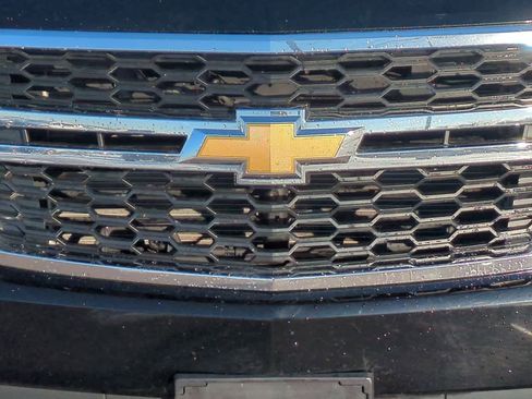 Used 2017 Chevrolet Suburban LS image 11