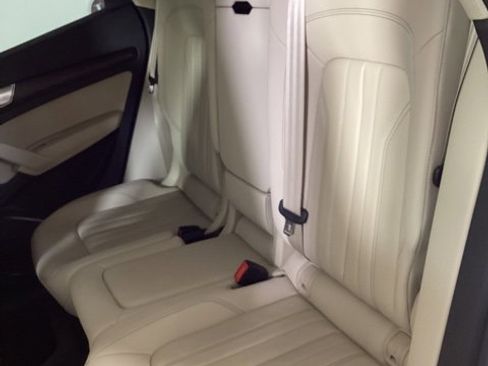 Used 2023 Audi Q5 2.0T Premium w/ Convenience Package image 10