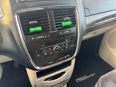 Used 2011 Dodge Grand Caravan Crew w/ Driver Convenience Group image 27