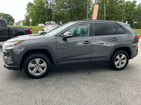Used 2022 Toyota RAV4 XLE AWD/4WD image 5