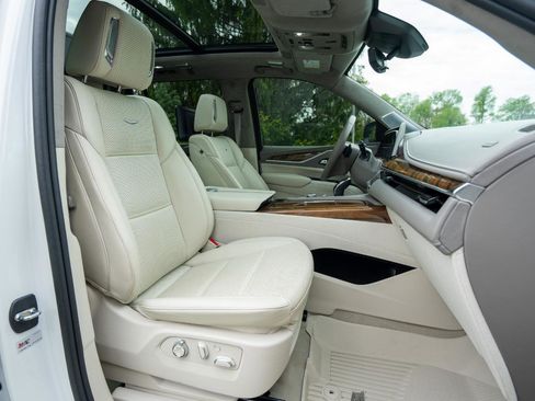 Used 2024 Cadillac Escalade Sport Platinum w/ LPO, ONYX Package AWD/4WD image 26