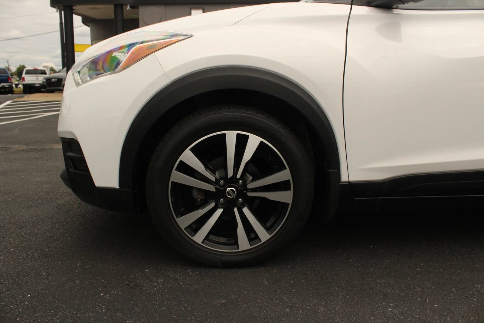 Used 2018 Nissan Kicks SV FWD image 3