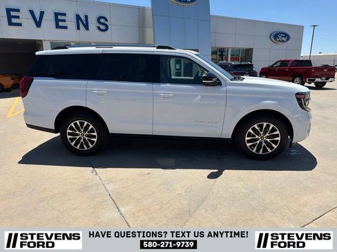 Used 2025 Ford Expedition Platinum AWD/4WD image 2