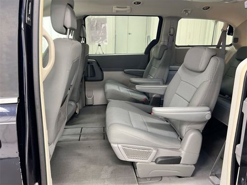 Used 2010 Chrysler Town & Country Touring w/ Heated Seat Group image 21