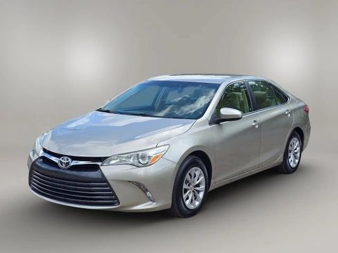 Used 2016 Toyota Camry LE FWD image 1