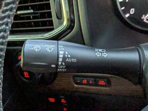 Used 2020 Nissan Titan Platinum Reserve w/ Moonroof Package image 6