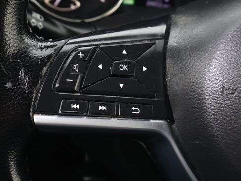 Used 2020 Nissan Rogue SV w/ Premium Package image 21