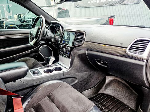 Used 2021 Jeep Grand Cherokee SRT image 13