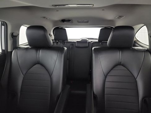 Used 2022 Toyota Highlander XLE AWD/4WD image 13