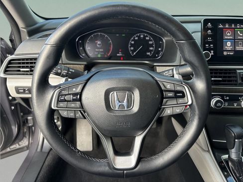 Used 2018 Honda Accord Touring image 11