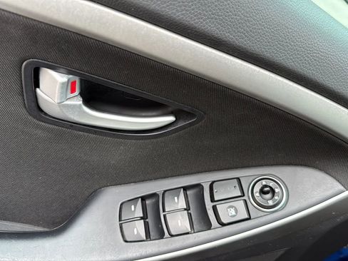 Used 2017 Hyundai Elantra GT FWD image 39
