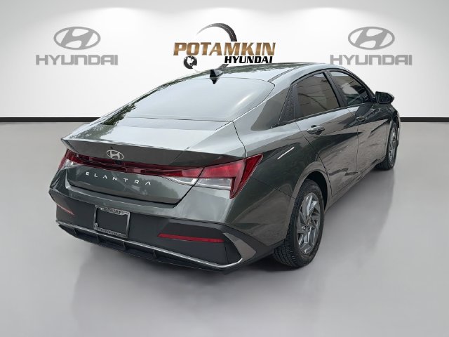 Certified 2024 Hyundai Elantra SEL FWD image 5