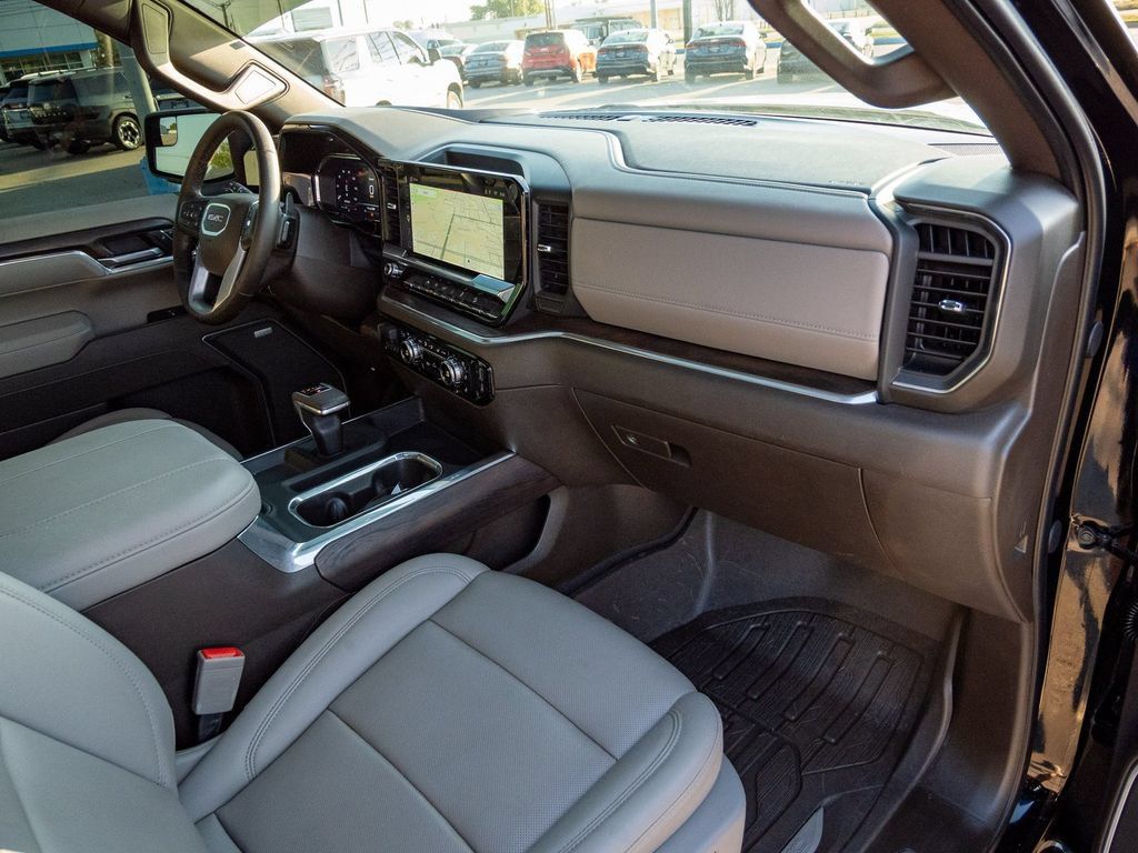 Used 2025 GMC Sierra 1500 SLT w/ SLT Premium Package AWD/4WD image 18