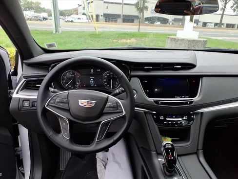 Used 2025 Cadillac XT5 Luxury image 21