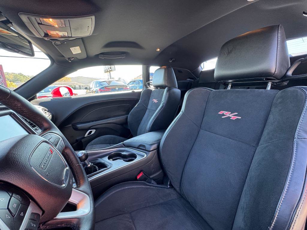 Used 2015 Dodge Challenger R/T Scat Pack w/ Leather Interior Group RWD image 12