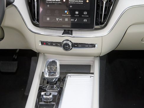 New 2026 Volvo XC60 B5 Ultra w/ Protection Package Premier image 28