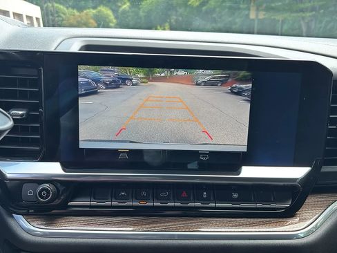 Used 2022 Chevrolet Silverado 1500 LT w/ Protection Package AWD/4WD image 23