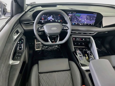 Used 2025 Audi SQ5 Premium Plus AWD/4WD image 23
