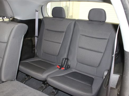 Used 2012 Kia Sorento FWD w/ Third Row Pkg image 5