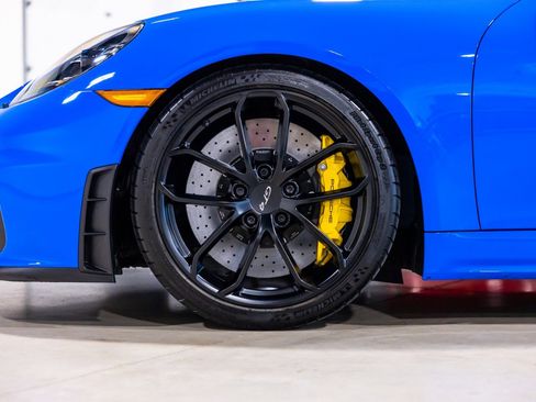 Used 2022 Porsche 718 Cayman GT4 RWD image 20
