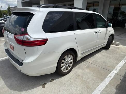 Used 2017 Toyota Sienna AWD image 10