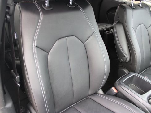 New 2026 Chrysler Pacifica Select image 28