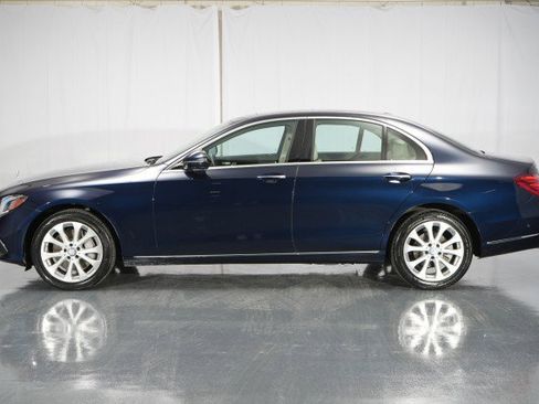 Used 2017 Mercedes-Benz E 300 4MATIC image 2