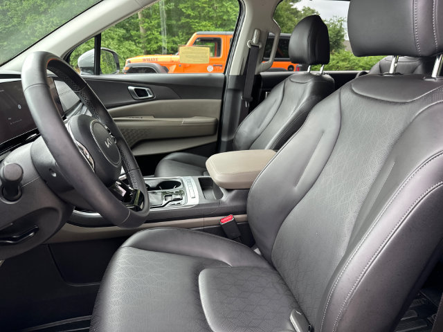 Used 2026 Kia Carnival EX FWD image 35