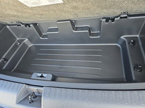 New 2026 Chevrolet Traverse LT image 13