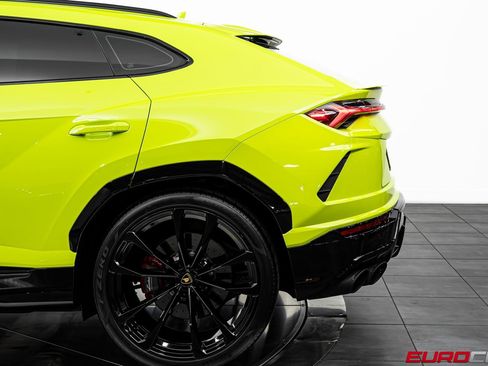 Used 2022 Lamborghini Urus *HIGH GLOSS BLACK STYLE PACKAG image 13