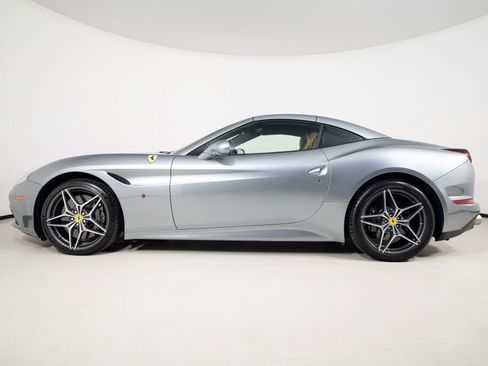Used 2016 Ferrari California T RWD image 7
