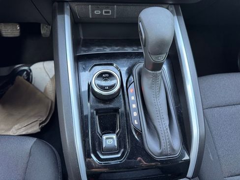 Used 2024 Chevrolet Colorado Trail Boss w/ Technology Package image 12