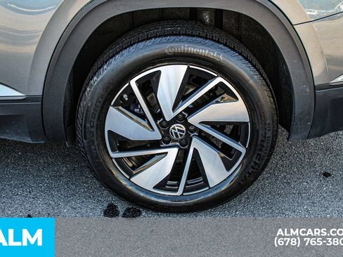 Used 2024 Volkswagen Atlas SE AWD/4WD image 15